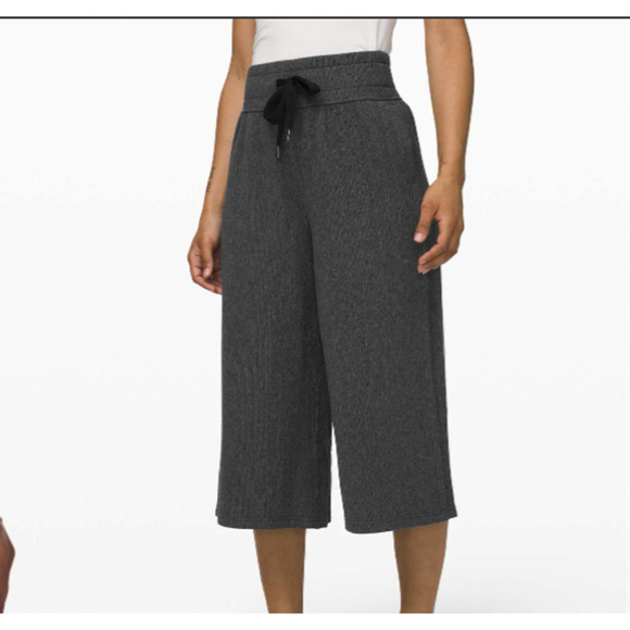 Lululemon Retreat Yourself Crop Heathered Core Dark Grey sz 6 - Picture 1 of 9